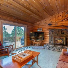 Cascade View Log Cabin Cozy Mountain Escape on over 2 Acres Dog Friendly
