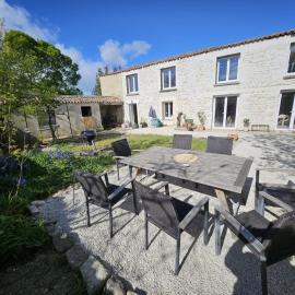 Maison de Charme - La Rochelle - île de ré -, hotel in La Rochelle