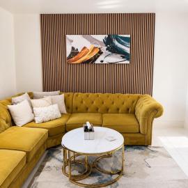 Stylish Sutton Home Sleeps 5 Free Parking