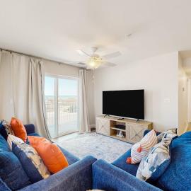 2nd-floor ocean-view condo with balcony washer&dryer & AC - close to the beach, hotelli kohteessa Mexico Beach