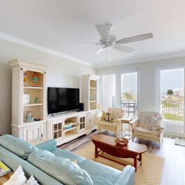 Waterfront condo with pool hot tub furnished lanai fireplace & chic furniture: Mexico Beach şehrinde bir otel