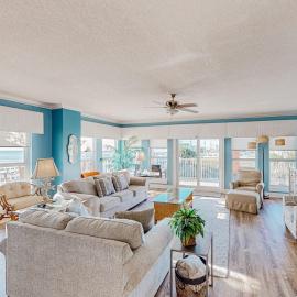 Gulf-view condo with on-site pool hot tub & private patio
