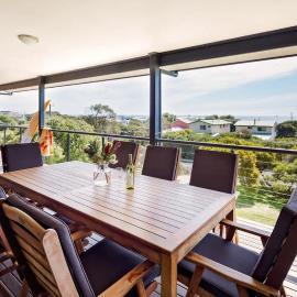 Breakaway - Bay Views Games and Beach Bliss, hotell i Gracetown