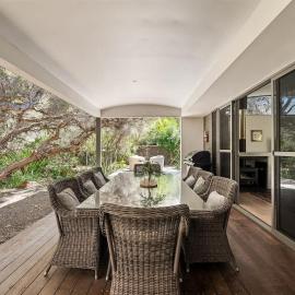 Bunker Bayhouse - Beachfront Retreat next to Resort