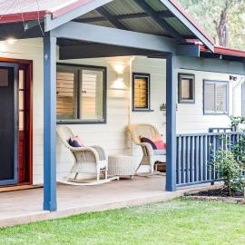 Bay Cottage - Seaside Serenity Close to Town