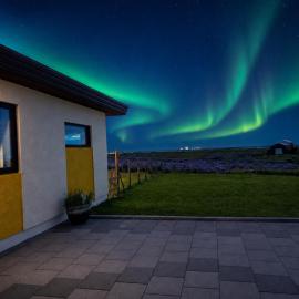 Seaside Stay next to International Airport, hotel i Sandgerði