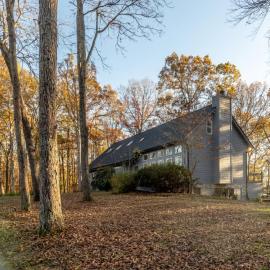 Designer 5-BR Estate in Leiper’s Fork - 4 King Beds & Peloton, hotel u gradu Frenklin