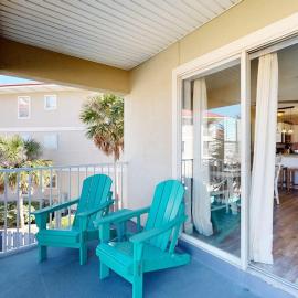 Second floor condo with shared pool high-speed WiFi and private washer&dryer, hotel in Navarre