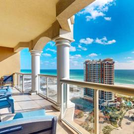 Gorgeous Resort Condo with Gulf Views Shared Hot Tub Pools & Gym โรงแรมในเพนซาโคลาบีช