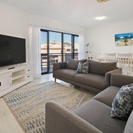 Riverfront 2BR Apt with Views, Balcony & Parking