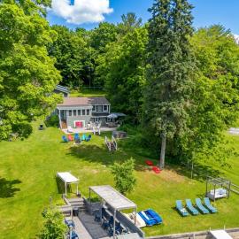 Hot Tub, 5 Min to Colgate, Sleeps 6, Welcome Wine, hotel i Hamilton