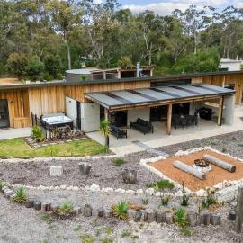 Yallingup House - Modern Rustic Retreat with Spa, hótel í Yallingup