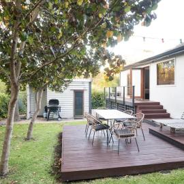 Higgins Hideaway - Central Cottage with Garden Oasis