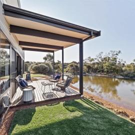 Lang Chalet - Vineyard Bliss on the Waterfront, hotel in Wilyabrup