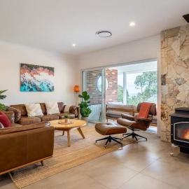 Summerville Treetops - A Stunning Valley Retreat, מלון בYallingup Siding