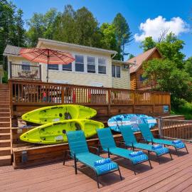 5 Min to Colgate, Sleeps 6, Lake View, Fire Pit, hotel di Hamilton