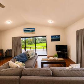 Bawley Backyard Haven - family retreat near beach