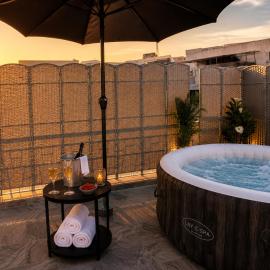 Viesnīca Luxury Penthouse with Private Jacuzzi & Terrace pilsētā Gžira