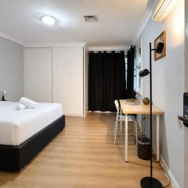 No-Frills Queen Private Ensuite Room in Pymble - Shared Amenities