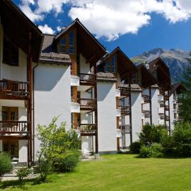 Schweizerhof Ferienwohnungen Lenzerheide 3, хотел в Лензерхайде