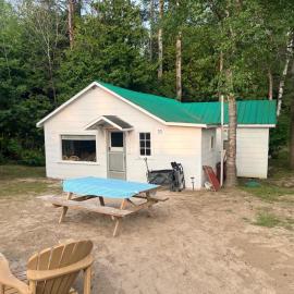Private Beach Access -Cottage 11 – hotel w mieście Sauble Beach