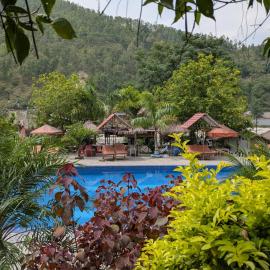 Sukute River Fun Beach Resort, hotel u gradu 'Dolālghāt'