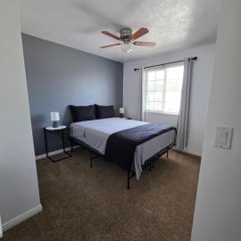 Private Queen Room 12 minutes from SLC Airport free Wifi, hotel i Magna