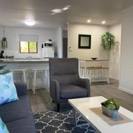 Ocean Breezes with Leafy View with Wi-fi, hotel u gradu Slade Point