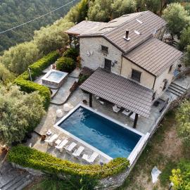 Villa Daphne Pool And Jacuzzi