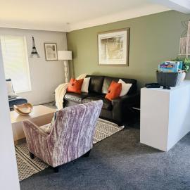 Stylish 2BR Oak Park Home Near Royal Oak for Work & Leisure