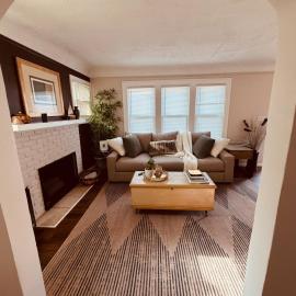 Stylish 2BR Waterford Home Near Bloomfield Hills, Work, Travel & Extended Stays, khách sạn ở Sylvan Lake