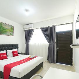 RedDoorz at Ken Zong Inn near Pantai Ujung Genteng, hotel in Cijaringao