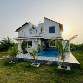 3BHK Pool Villa 20 Min From Mahakal Mandir, viešbutis mieste Udžainas