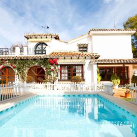 Puerto Marina Villa, hotel in Benalmádena