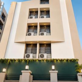 Cosmos Luxury Vimannagar, hotel in Pune