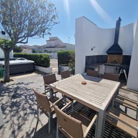 VILLA CALA LLARGA BEACH, hotel a Roses