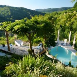 Le Nid Du Dragon Rouge, hotel in Courniou