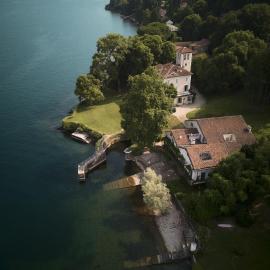 Luxury Lakefront Villa on Lake Maggiore with Private Beach, hótel í Cerro Lago Maggiore