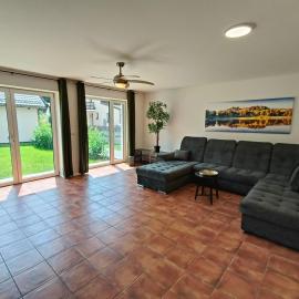 Chalupa v Ráji - Modern Villa in Bohemian Paradise, hotel di Frýdštejn