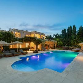 Bello Blu Estate Luxury Mediterranean Villa, hotel in Asgourou