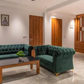 The Royals Luxury Apartments Rooftop Restaurant Lift Live Music Sat