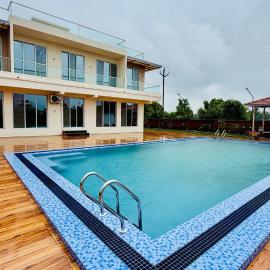 5BHK Private Pool Villa near Lonavala CosyCorridor, hotell i Jambhulpāda