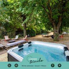 Maison Parcelle - Jacuzzi - Brasero - Art Déco, Hotel in Bourdenay