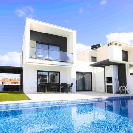 Deluxe Villa - By SCH, hotel in Salir do Porto