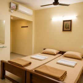 Shubham Suites & Party Hall, hotel a Hubballi