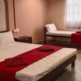Minakshi Resort โรงแรมในLoni Kand