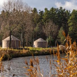 Cztery Stawy Glamp, hotel en Ruda Różaniecka
