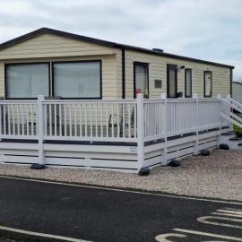 Cabin Sleeps 4 with Parking and Balcony, hotel en Millom