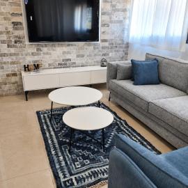 הפינה של פנינה במושבה - דירה משפחתית מהממת, hotel en Migdal