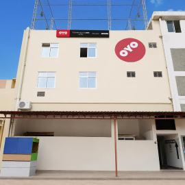 OYO Townhouse Oak Fazalganj Formerly RR Grand